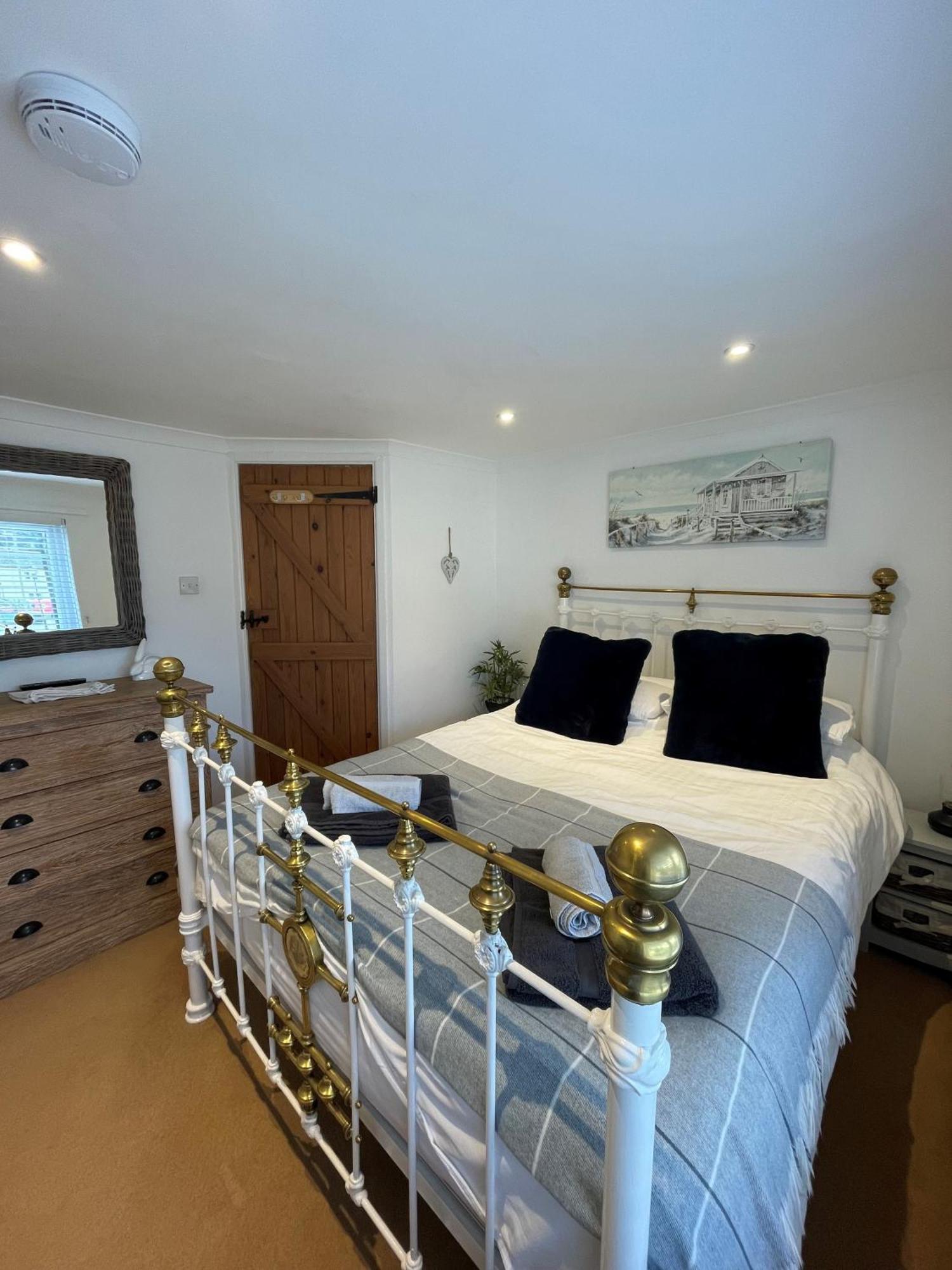 The Little Lighthouse - 2 Minutes From The Beach Pentewan 外观 照片